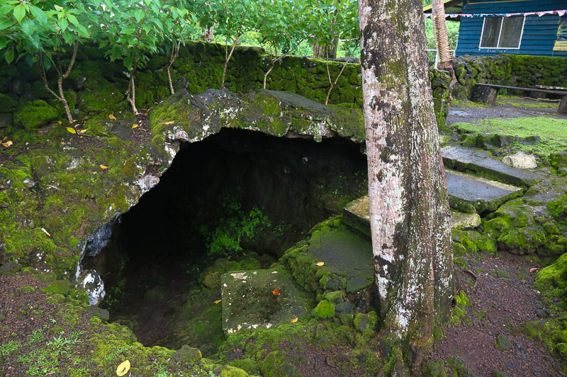 Pe'ape'a Cave