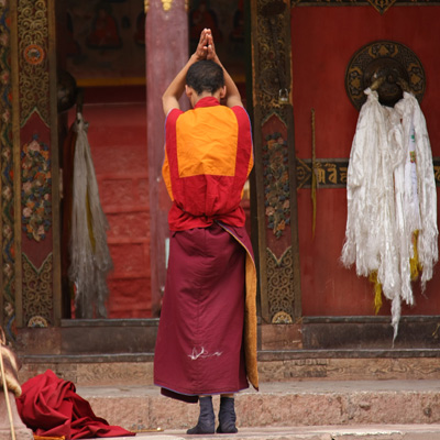 Tibetan women in Dege