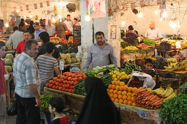 Fruit market in Dohuk