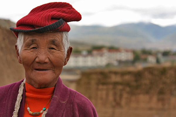 Old lady in Ganzi