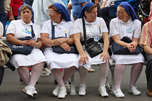 nuns in Lourdes