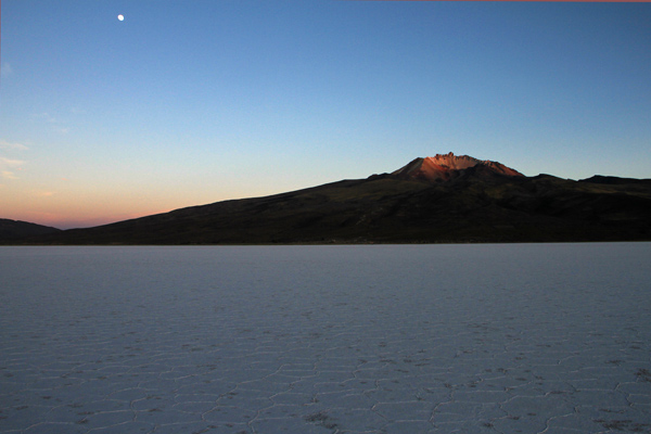 Sunrise over volcano Tunupa inSalar de Uyuni